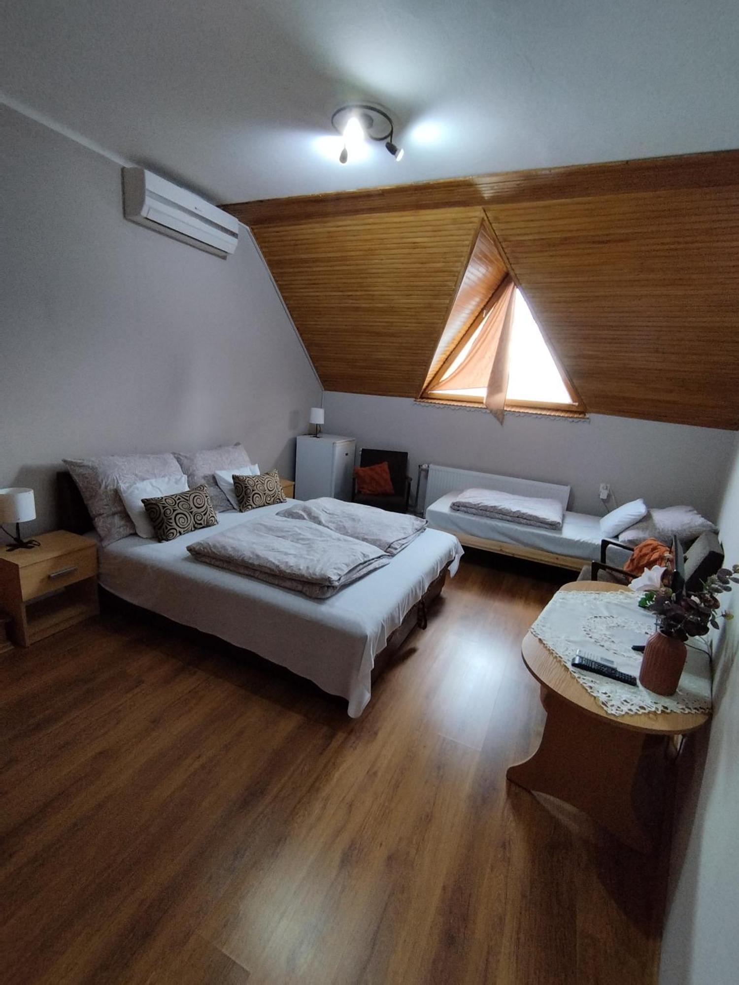 Luna Apartman Gyula Exterior foto